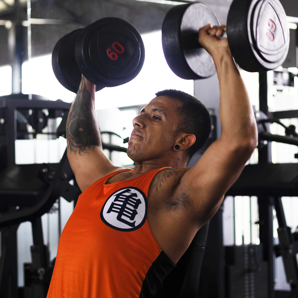 Zona de pesas y fuerza Gym Center